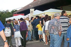 sehr lange Warteschlangen