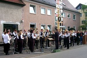 unter dem Maibaum