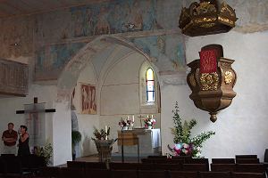 Blick in den Kirchenraum