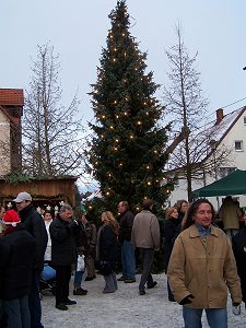 die Lichter am Christbaum sind an