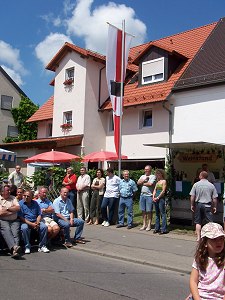 die Pfuhler Fahne ist mittendrin