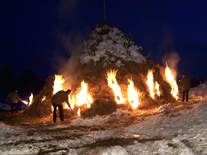 das Stroh fängt Feuer