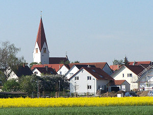 die St. Ulrichskirche in der Morgensonne