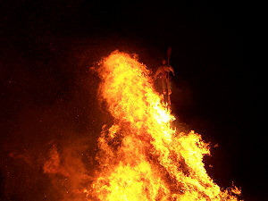 die Hexe wurden von den Flamme noch nicht erreicht