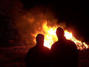 Feuer-Silhouetten...