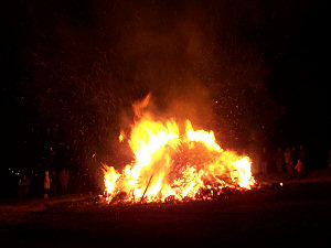 das Feuer brennt noch lange