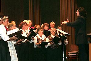 der Singverein mit Chorleiterin